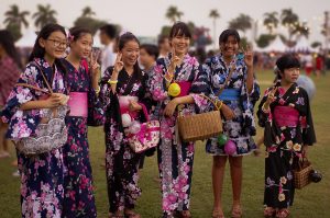 japanische Mädchen im Kimono - Sommerfest